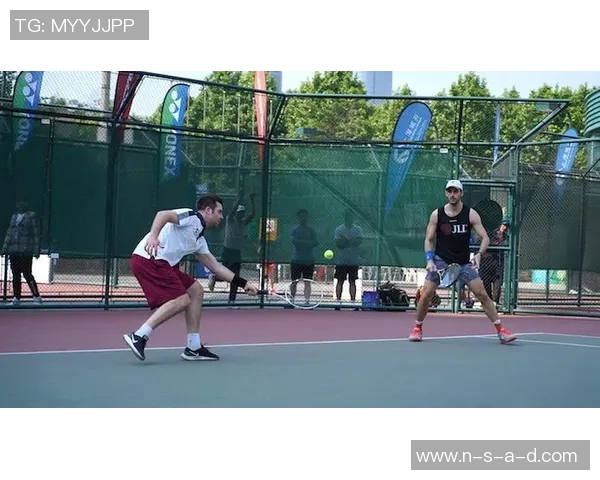 上海网球队在精英赛中的默契配合与战术执行分析 上海网球队在精英赛中的默契配合与战术执行分析