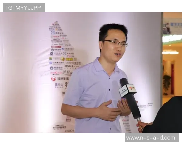 足球明星穿西装在抖音上展现魅力风采引发热议与粉丝热情互动 足球明星穿西装在抖音上展现魅力风采引发热议与粉丝热情互动