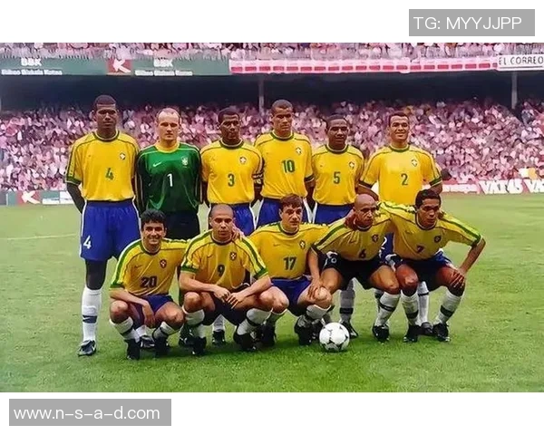 回顾足坛传奇球星那些辉煌的满级成就与精彩瞬间