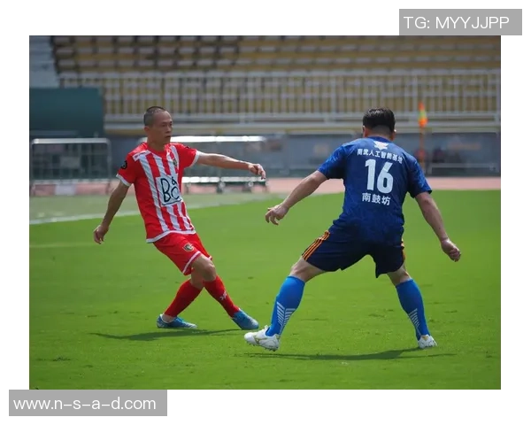 帅哥与足球明星的精彩对决视频展现运动魅力与青春活力 帅哥与足球明星的精彩对决视频展现运动魅力与青春活力