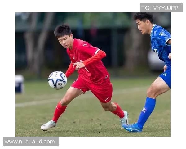 足球明星成长之路：从青涩少年到世界顶级球员的奋斗历程