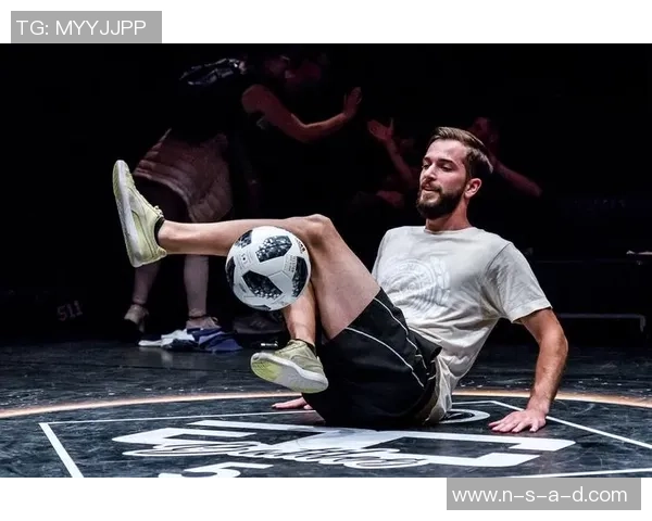 飞速旋转的足球明星展现惊人球速与技巧的完美结合