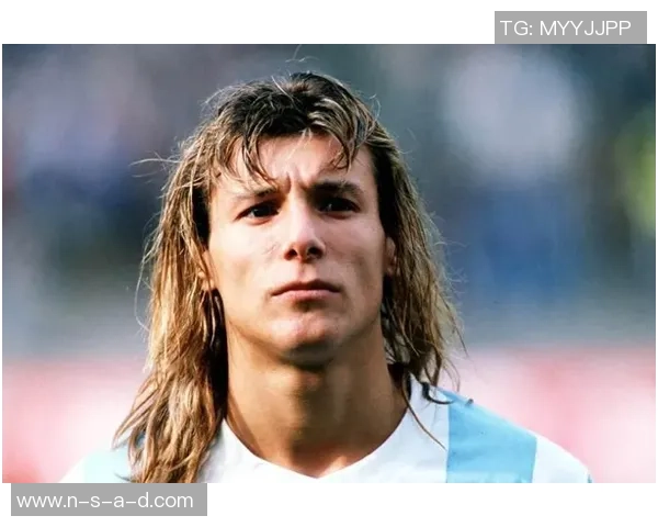 深入了解足球明星与球队的精彩世界与背后故事 深入了解足球明星与球队的精彩世界与背后故事