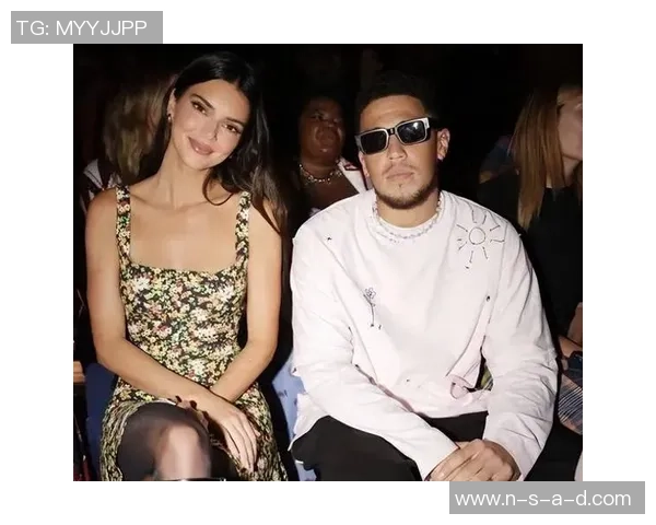 足球明星与女友甜蜜瞬间大曝光幸福生活尽在镜头之中 足球明星与女友甜蜜瞬间大曝光幸福生活尽在镜头之中