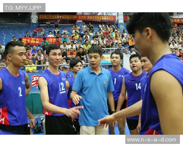 深圳排球队的包夹战术解析与排球热点动态探讨